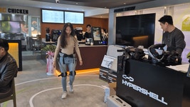 [현장] 한강에 등장한 러너들의 아지트... CU, 여의도3호점에 국내 첫 ‘러닝 스테이션’ 오픈