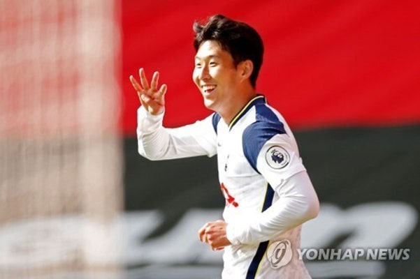 손흥민, 4골 골폭풍 ‘인생경기’ 펼쳤다...EPL 첫 해트트릭·해리 케인과 환상 호흡 | 포토뉴스