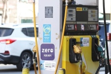 우크라이나 침공에 주유소 휘발윳값 7주 연속 상승...유류세 인하 전 1800원대 눈앞