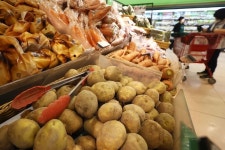 6월 소비자물가 6.0% 급등 외환위기 이후 24년만에 최고...외식물가 상승률 8.0% 30년만에 최고