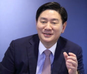 허연수 GS리테일 부회장, 5400억 투자 헛발질에도 나홀로 보수 인상 빈축