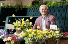 서경배 아모레퍼시픽 회장도 동참한 '플라워 버킷 챌린지' 캠페인