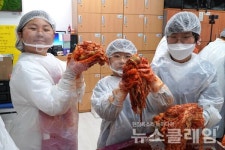 김장부터 기부 캠페인까지… 연말 온정 유통업계