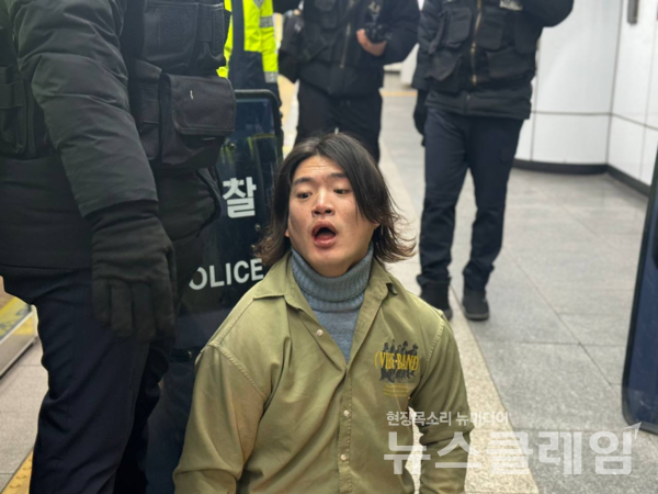 서울 혜화동성당 종탑 고공농성 활동가 2명에 대한 구속영장 기각