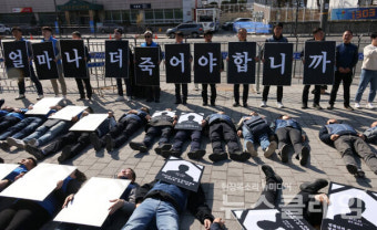 [현장에서] 사전투표 업무 공무원 사망, 비극 지켜만 볼 텐가