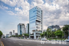 BMW 바바리안 모터스, 금천 전시장 확장 이전