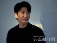 활발 활동 예고한 영탁, 스크린까지 점령