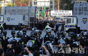 민주노총 집회, 윤석열 대통령 탄핵 요구 장면과 경찰 대치