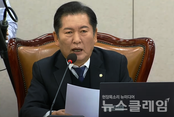 국회 법제사법위, 12·3 윤석열 내란 사태 관련 특검법과 김건희 여사 특검법 통과