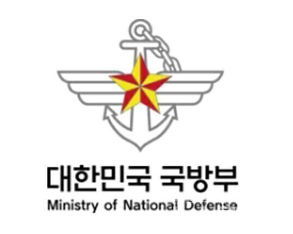 햄버거 회동 구 중장과 방 중장, 직무정지 조치…추가 조사 필요로 국방부 발표