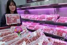 솟구치는 밥상 물가… 대형마트는 특가 전쟁