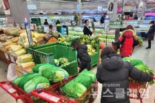 롯데마트 이마트 홈플러스 대형마트 휴무일… 김장·와인 대전 식탁 물가 잡기