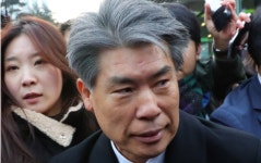 윤종원 행장 상처 뿐인 영광...노조 경영간섭 빌미 주고 기업銀 입성