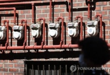 한전,올해 적자 메우려면,,,가구당 월 8만원 전기료 인상해야