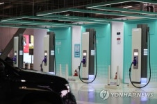 전기차 45만대인데 고속도로 휴게소 충전소는 1천여개 뿐