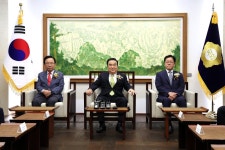 문희상 국회의장 패스트트랙 의원들 처벌받지 않길…서로 총 쏘지 말라