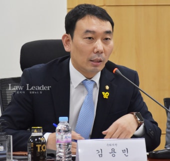 국회, 헌정사상 첫 법관탄핵…