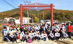 황룡1리 주민, 홍살문 세우고 충효문화재 열었다