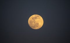 정월대보름..세종호수공원 상공 보름달 속 비행기