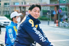 종합운동장+공연·스포츠 윤형권, 막판 표심 잡기