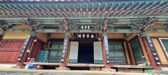 금산 보석사, 보석같은 골짜기, 고목 은행나무가 있다