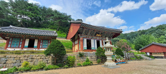 금산 보석사, 보석같은 골짜기, 고목 은행나무가 있다