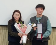 해밀동 주민자치회, 홍원정 주무관에 감사패 증정