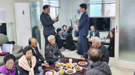 금남 용포6리 주민, 김동빈 시의원에게 감사패 전달