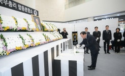 세종시청에 줄 잇는 행렬… 이해찬 전 총리 영면 기원