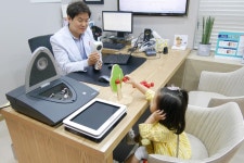 히어링허브 청각센터, 유소아 난청, 보청기 활용 중요