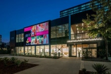 LG생건 美 자회사 에이본, LA 스튜디오 재개장…MZ세대 공략