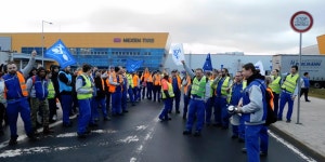 [단독] 하루 손실 10억 넥센타이어 유럽공장 노조 파업 돌입…대통령 후보 가세
