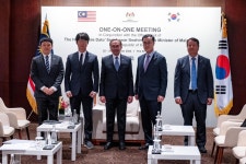 정기호 롯데상사 대표, 안와르 말레이시아 총리 회동…현지 사업 확대