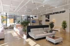 레이디가구, 오프라인 쇼룸에서 보고 온라인으로 구매하자