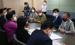 [포토] 경기도의회 방문한 경기도 상인ㆍ소상공인들