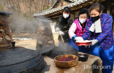 [포토] 전통 동지 팥죽 만들기