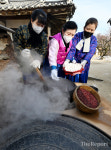 [포토] 전통 동지 팥죽 만들기
