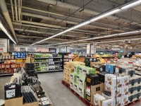 소비자는 괴롭다···생수·음료·주류·빵·과자 줄줄이↑