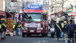 [포토] 수원소방서, 소방차 길터주기 훈련