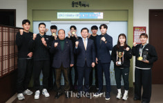 용인특례시, 직장운동경기부 태권도팀 우승 트로피 봉납식
