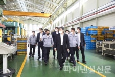 윤종원 기업은행장 기업, 유동성과 구조개선 작업도 지원