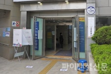 [포토] 코로나19에도 봄바람에도 소중한 내 한 표가 먼저