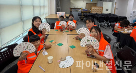 구리시자원봉사센터 넷플러스 봉사단, 압화 부채 만들기 활동 진행