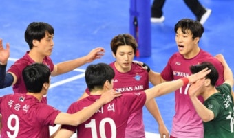 대한항공이 우리카드를 상대로 '3-1 승리'