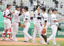 [야구] SSG 랜더스, LG 트윈스에 8-0 완승!!