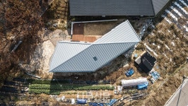 교차하는 두 개의 공간축으로 교감하는 목조주택, 도이헌(禱爾軒) Prayers House