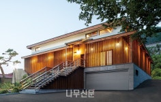 두 세대로 독립된 한옥형 중목구조 단독주택, 와우당(臥牛堂) Wa Woo Dang