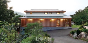 두 세대로 독립된 한옥형 중목구조 단독주택, 와우당(臥牛堂) Wa Woo Dang