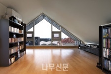 디자인연구소이선건축사사무소 | 집채만한 유리온실이 있는 제주 애월 '산·들·바람집 T'