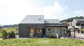 노부부를 위한 중목구조 단층주택 단